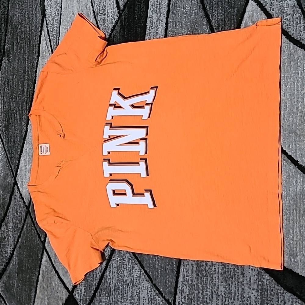 VS PINK 2018 ORANGE LOGO NOTCH V-NECK CAMPUS TEE-SHIRT